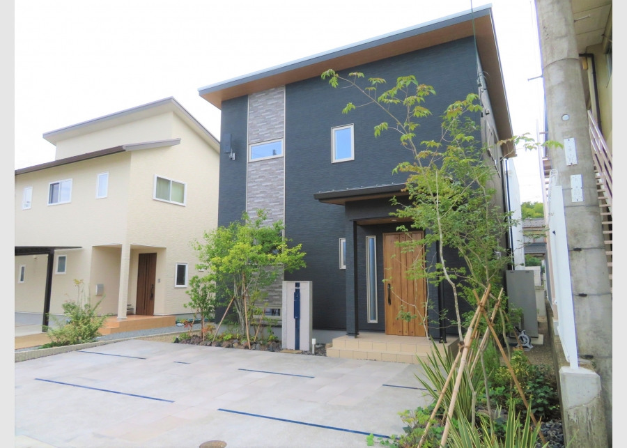 注文住宅 Natule 黒と石目調の外壁 大人スタイリッシュな店舗兼住宅 施工実績 京都府福知山市 綾部市 舞鶴市で新築住宅 注文住宅 分譲地などマイホーム建築からリフォームまでhasi Hausにお任せください 注文住宅 Natule 黒と石目調の外壁 大人スタイリッシュな店舗兼住宅 施工実績 京都府福知山市 綾部市 舞鶴市で新築住宅 注文住宅 分譲地などマイホーム建築からリフォームまでhasi Hausにお任せください