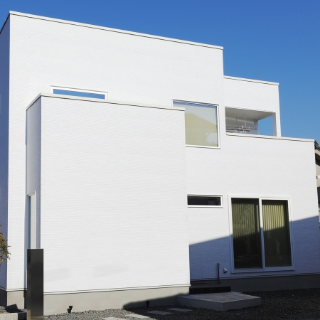 注文住宅『natule』　大きな窓のある白い四角い家